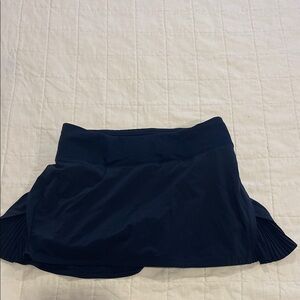 Lululemon play of the pleats navy skirt
